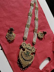 Elegant Pearl Necklace Set