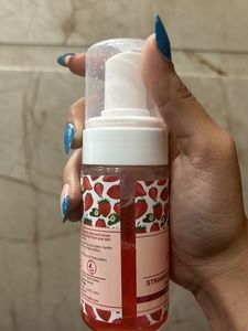Ningen Strawberry Foaming Face Wash