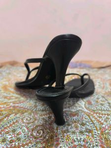 VISHUDH BLACK HEELS (EU 39)