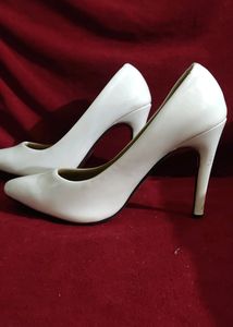 Beautiful White Heels👠