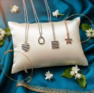 💖SET OF 4💖 BLACK PENDENT