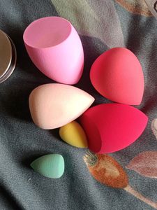 Faces Canada Beauty Blender With Jar