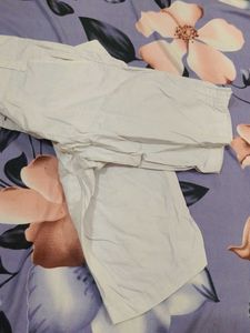 white Short Capriiiiiii