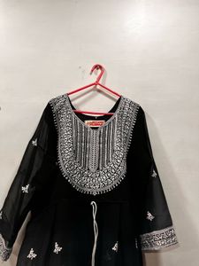 Elegant Black Embroidered Kurta