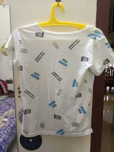 cute white T-shirt.