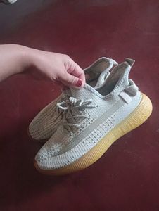Yeezy Sports Shoes In Coins