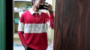 Red T-shirt With Collar