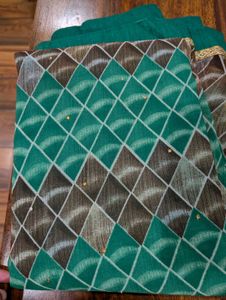 Emerald &amp; Brown Geometric Saree With Blouse Piece