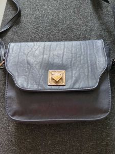Esbeda Sling Bag