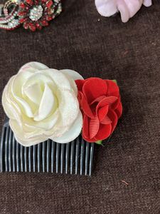Set Of 4 Hair Clips