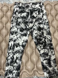 Black &amp; White Print Leggings