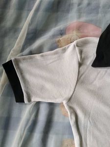 White Body Black Collar Cantras Crop Top