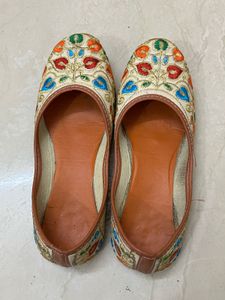 Embroidered Jutti Flats