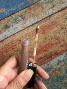 Huda Beauty Lipstick-Flirt