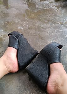 Black Wedges