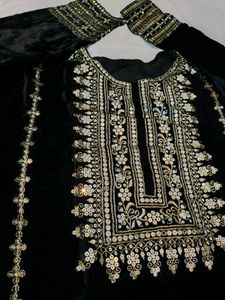 Elegant Velvet Pakistani Kurta Set New