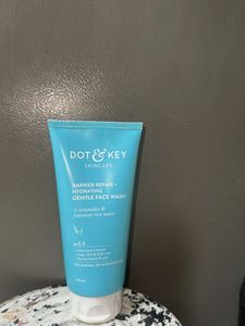 DOT &amp; KEY BARRIER REPAIR HYDRATING GENTLE FACEWASH