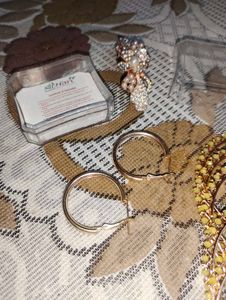 Earrings 💕 Bangles🌷 hairclip💗(Unused)