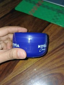 Nivea Creme - Moisturize Your Skin