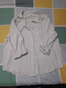 women lining shirt