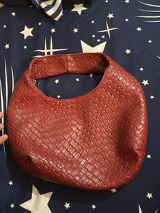 “Trendy Shoulder Bag for Women | Stylish & Spacio