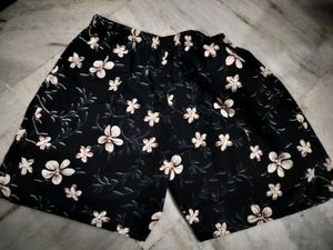 🌺 Pure Cotton Handloom Floral Shorts – Size 34
