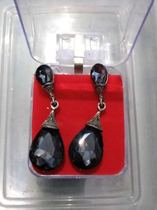 Elegant Black Teardrop Dangle Earrings