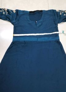 Elegant Embroidered Sleeve Abaya.Size 42.Length 55