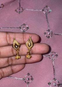 Elegant Gold Jhumka Earrings