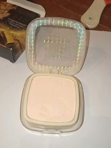 Huda Beauty Golden 24K Compact