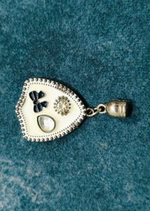 Set Of 2 Earrings And One Batch