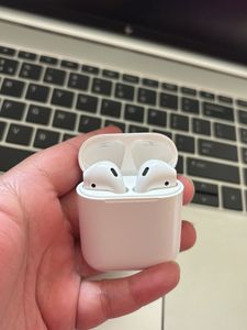 Apple AirPods (2nd Generation)