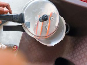 Pressure Cooker - Great Condition!