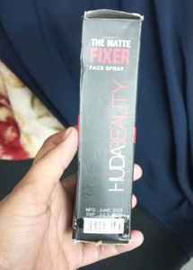 Huda Beauty Matte Fixer Spray