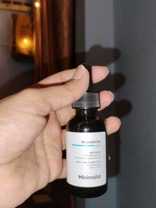 Minimalist 5% Niancnamide Serum.