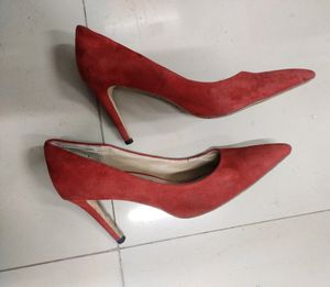 JIMMY MOKERR ITALY.. PUMPS.. 38..BUT SIZE IS BIGGER