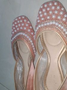 Embellished Peach Juttis