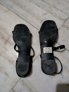 🔥🔥🔥Sandals For Sale🔥🔥🔥 Price Reduced 🔥🔥🔥