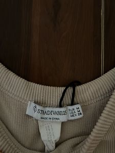 Stradivarius Beige Crop Top