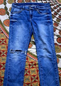 Girls ripped embroided jeans like new.