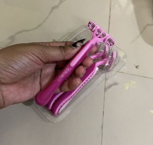 Pink Gillctte hair Razors (Set of 4)