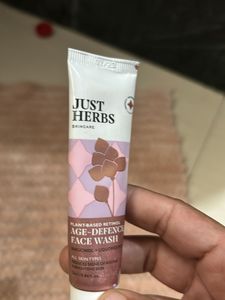 Plant Base Retinol Age Defence Face Wash