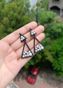 4 Earings Set With a Cute Seashell Bracelet