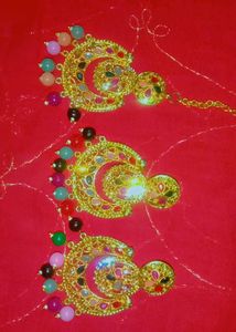 Multicolored Mangtika With Earings Perfect For Al