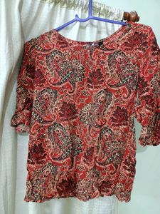 Bell sleeve   top model