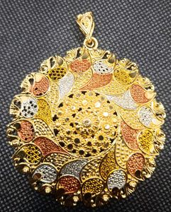 Tri-Color Gold Filigree Pendant