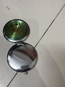 travel pocket mirror