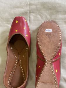 Red &amp; Yellow Triangle Juttis