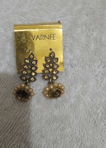 Varnee Golden Jhumka Earrings