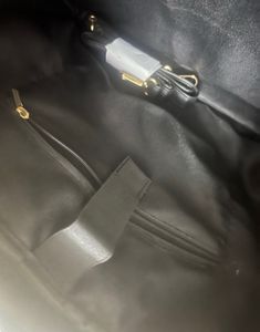 black shoulder bag / laptop